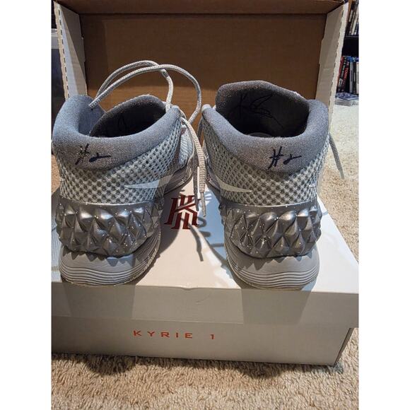 Athletic_Shoes